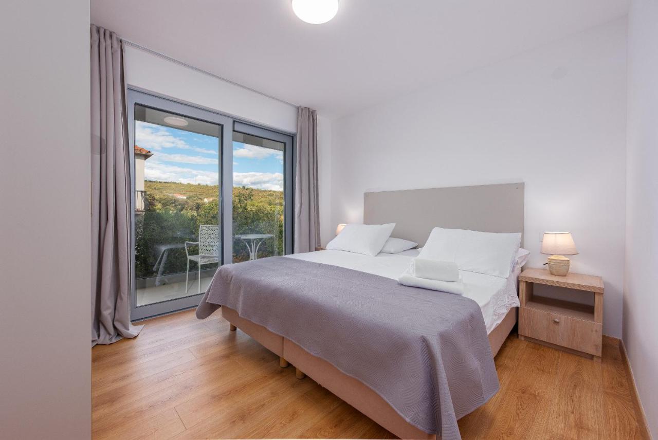 Rooms & Apartments Niko Sukosan Ngoại thất bức ảnh