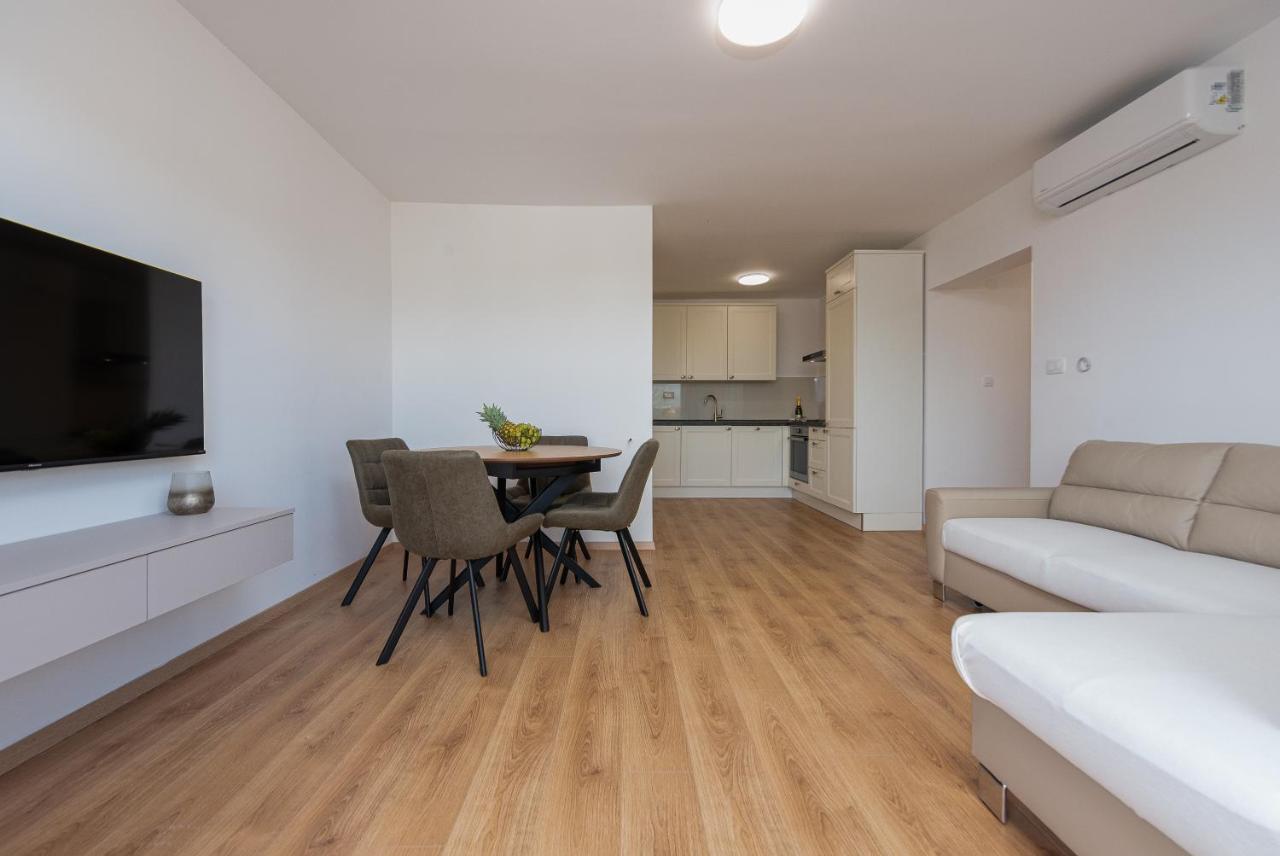 Rooms & Apartments Niko Sukosan Ngoại thất bức ảnh