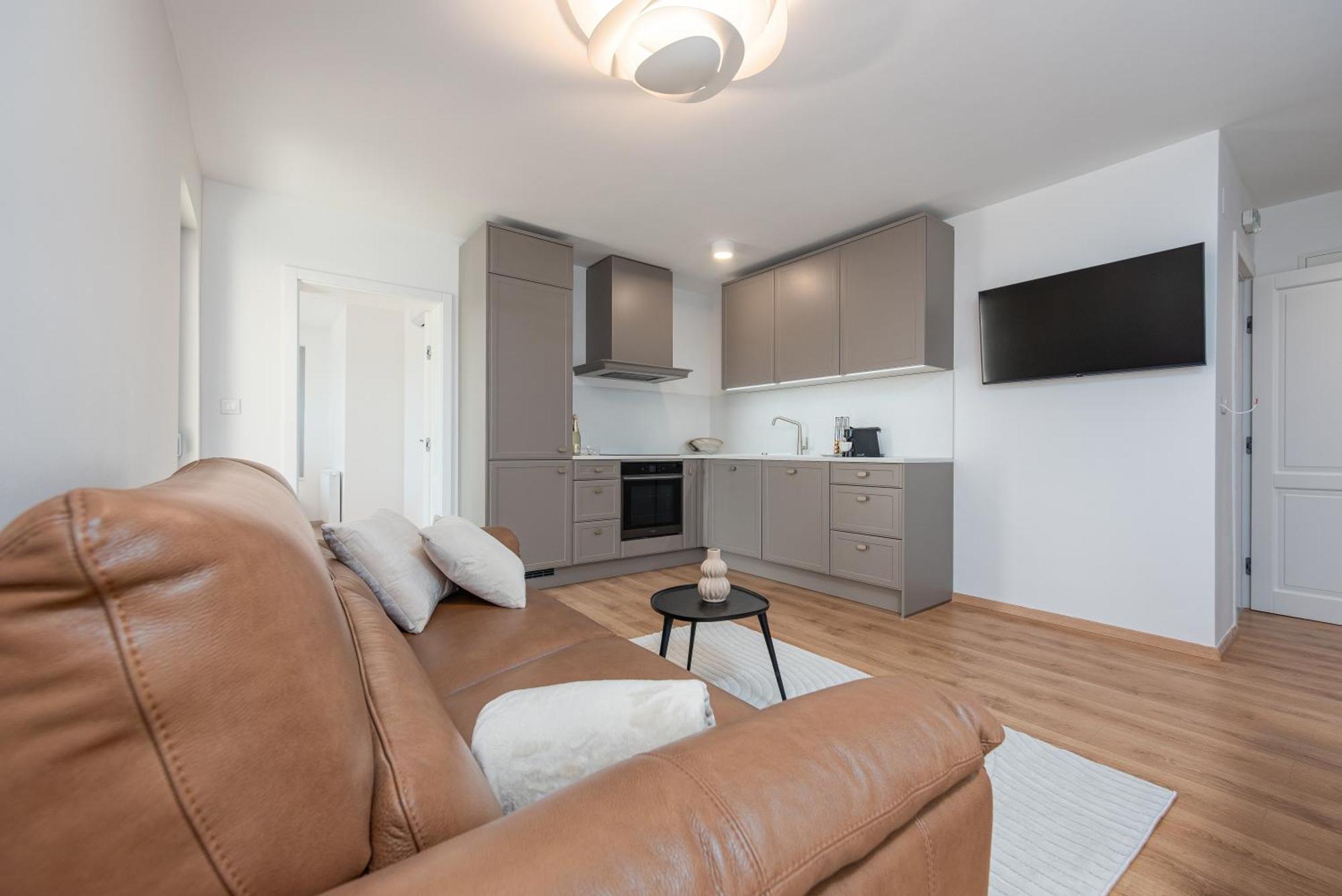 Rooms & Apartments Niko Sukosan Ngoại thất bức ảnh