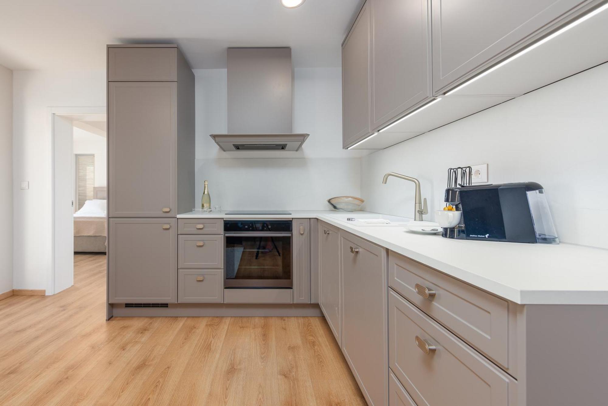 Rooms & Apartments Niko Sukosan Ngoại thất bức ảnh