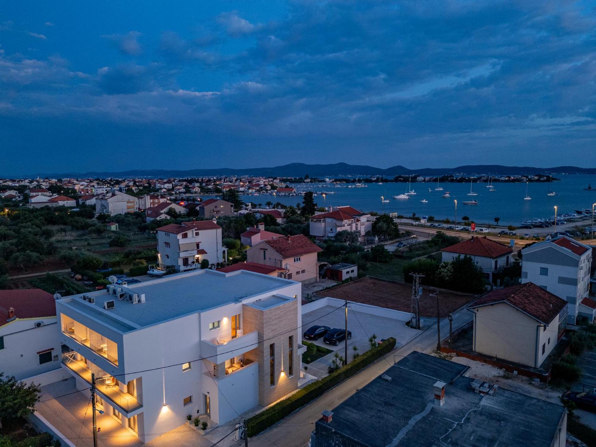 Rooms & Apartments Niko Sukosan Ngoại thất bức ảnh